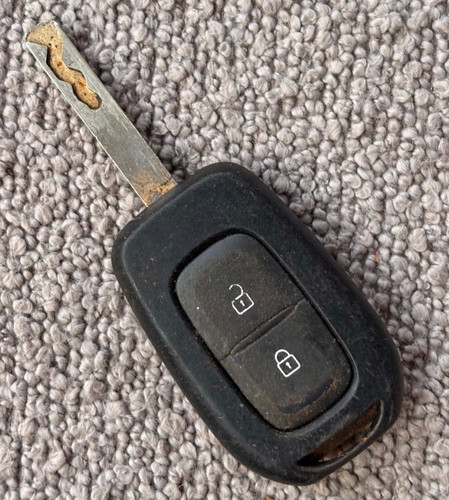 Genuine dacia button remote - genuine,